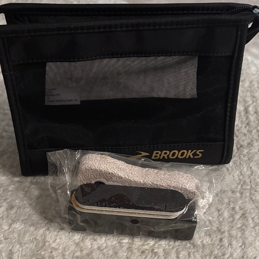 Brooks Black Bag with Pedicure Kit - Picture 3 of 3